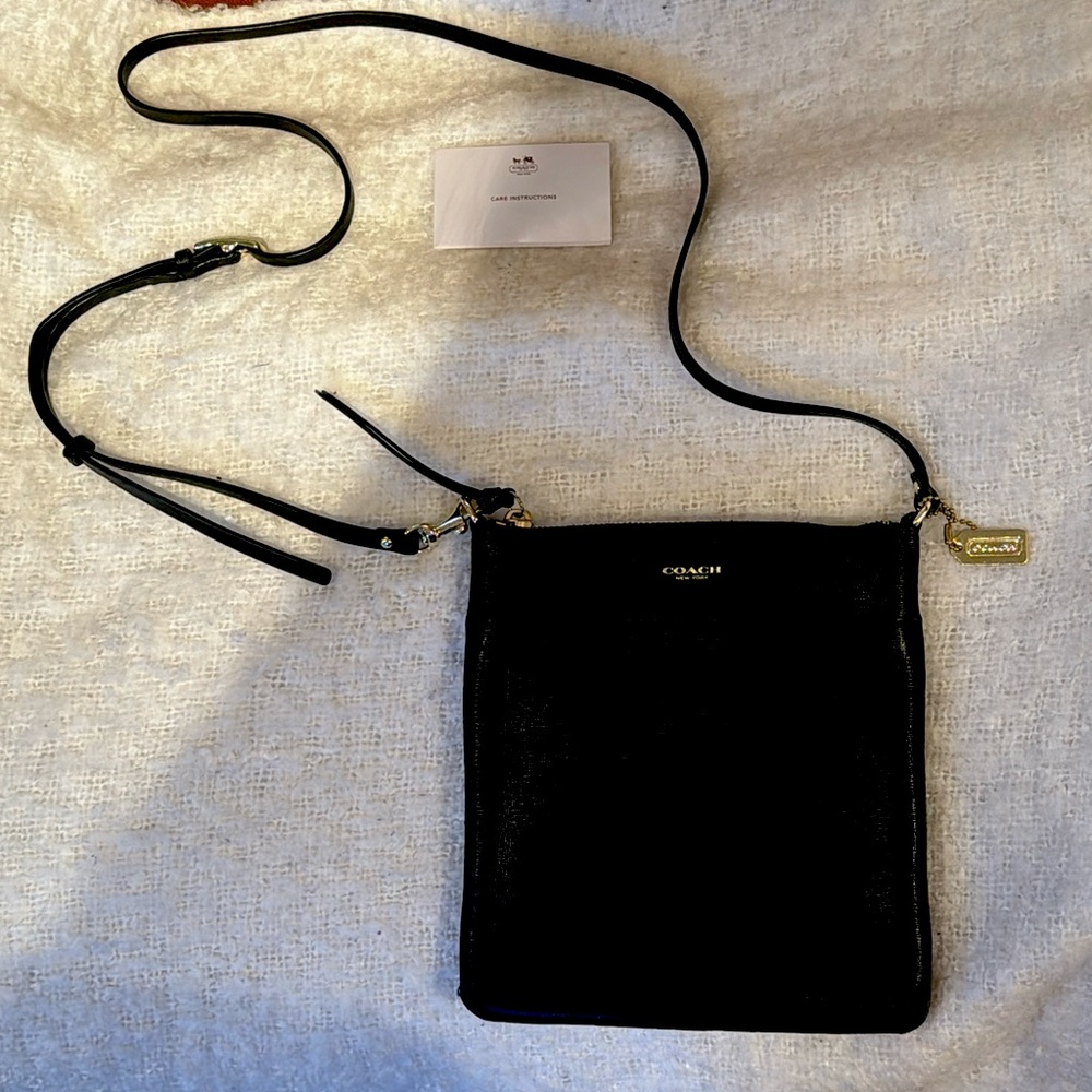 COACH CROSS BODY BAG. Like New.
